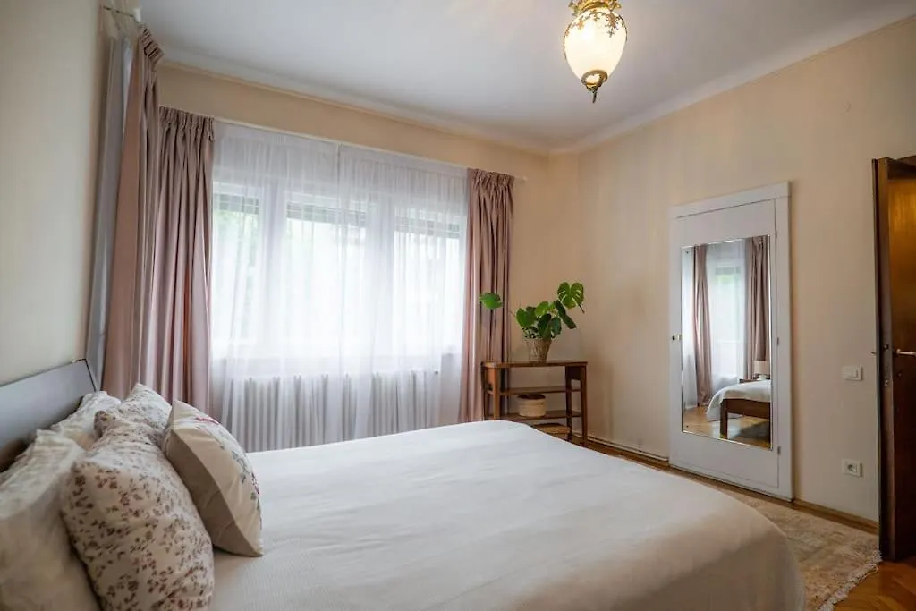 Apartament Burghez Bucharest 0*,