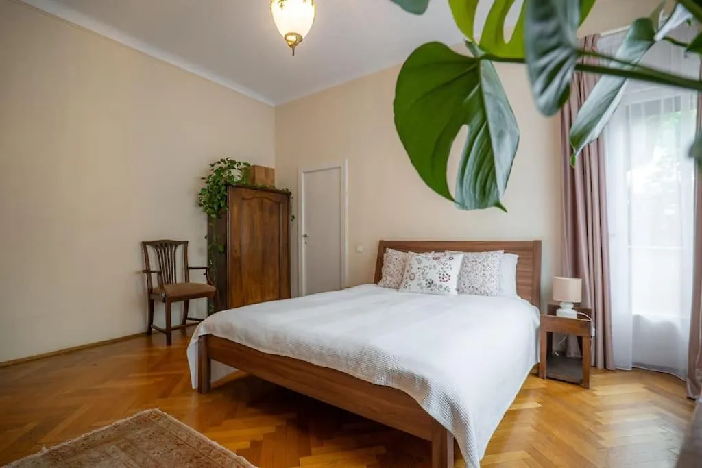 Apartament Burghez contacts
