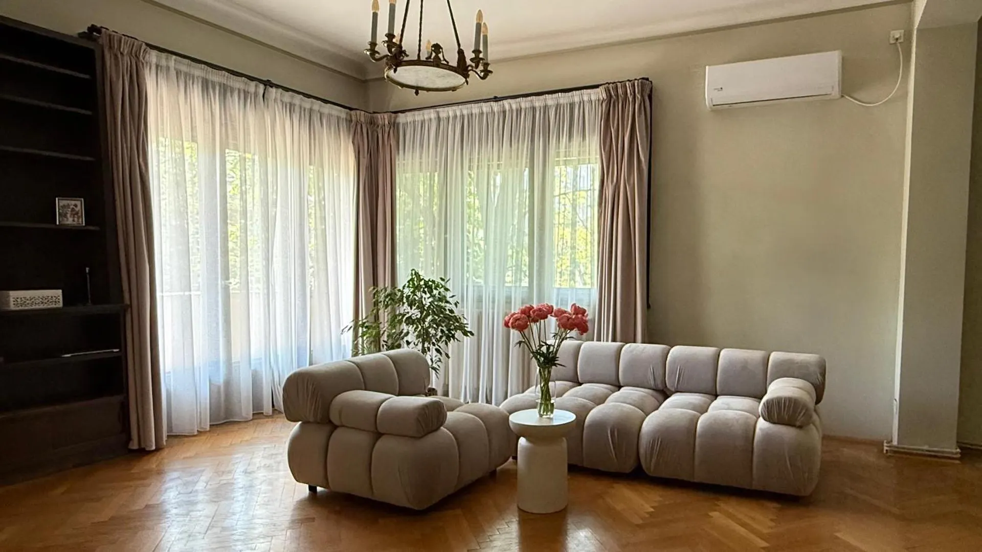 Apartament Burghez Bucharest 0*,  Romania